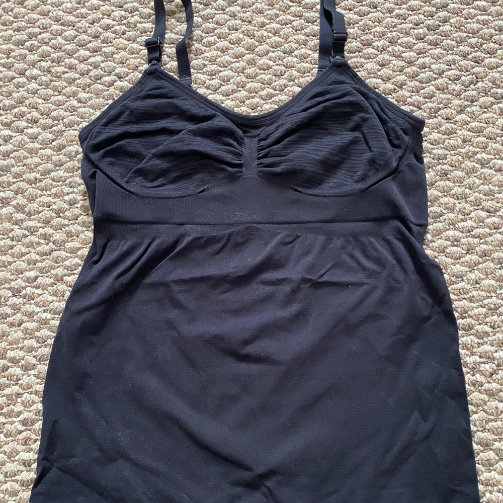 Hands free pumping/nursing tank